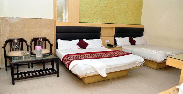 Hotel India Continental - Tap to explore photos