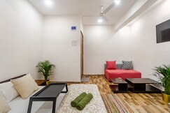 Cozy Apt off Carter Rd Bandra W, Mumbai