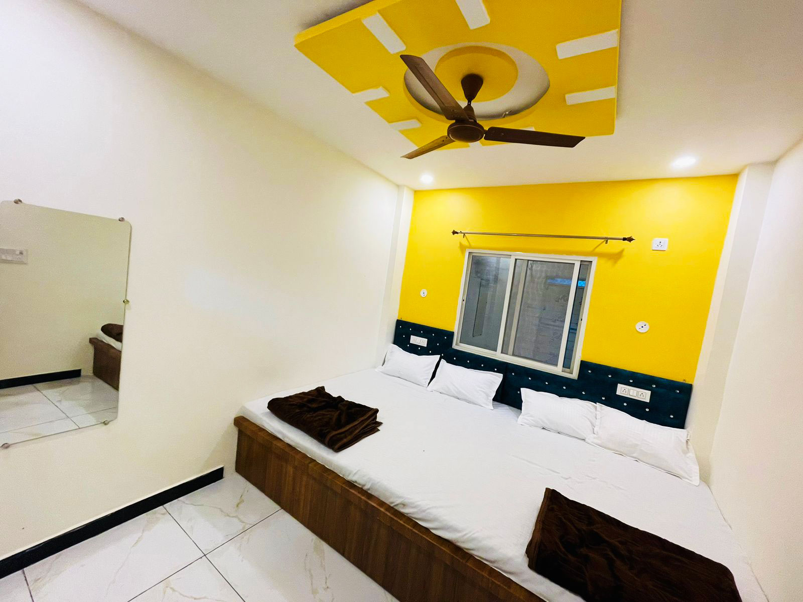 Hotel Mahakal Naman Palace - Tap to explore photos