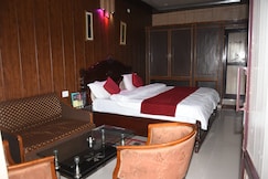 Hotel Crystal Palace, Kanatal