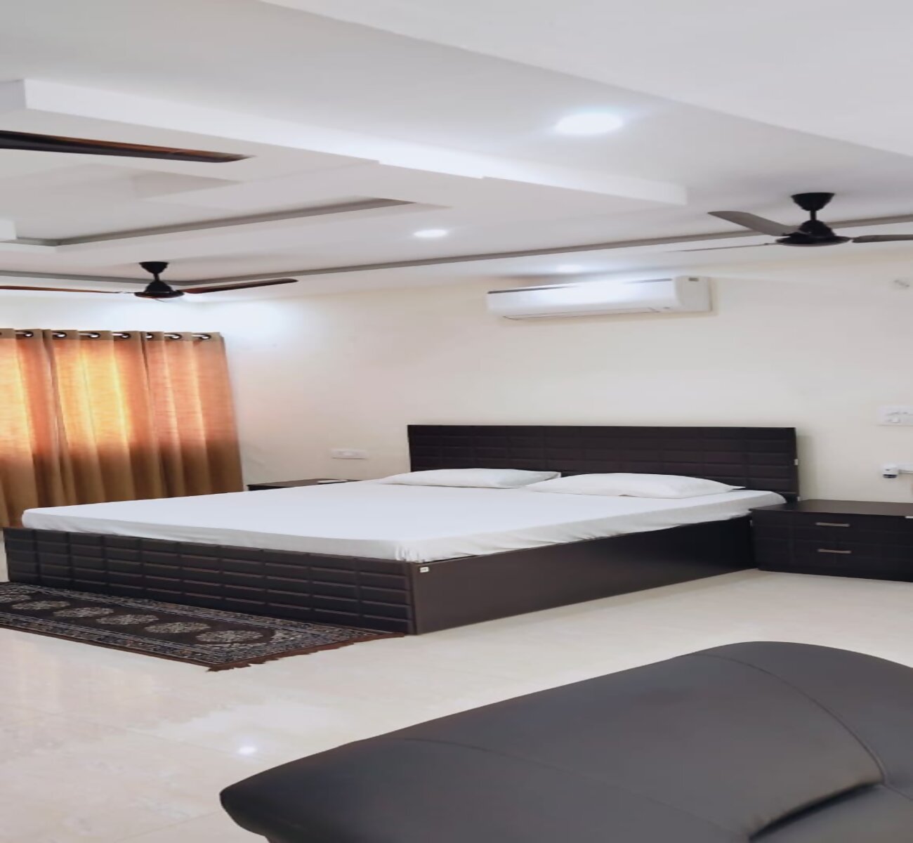Hotel Saryu (Yatri Niwas Ayodhya) - Tap to explore photos