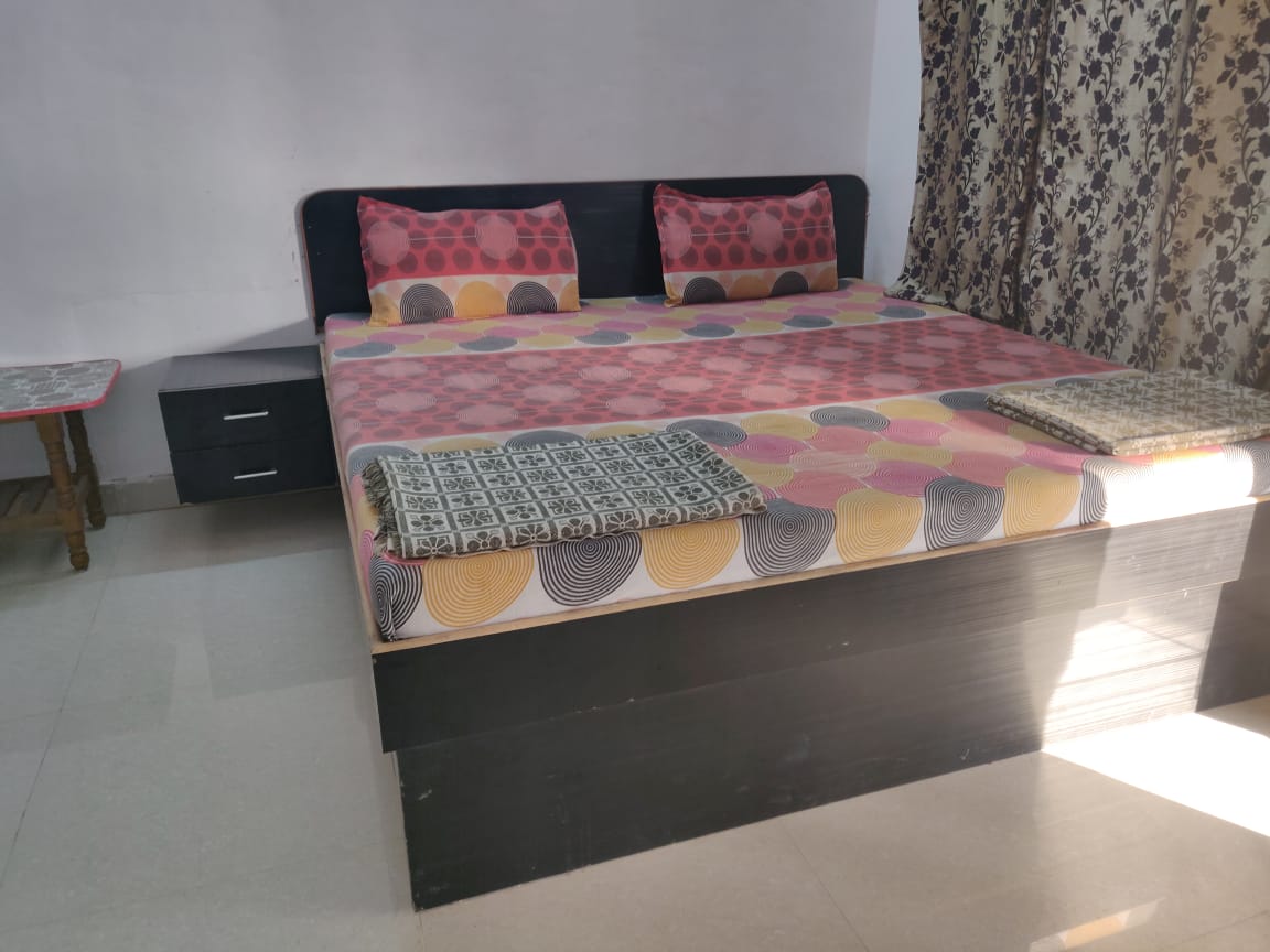 Jayprakash Guest House - Tap to explore photos