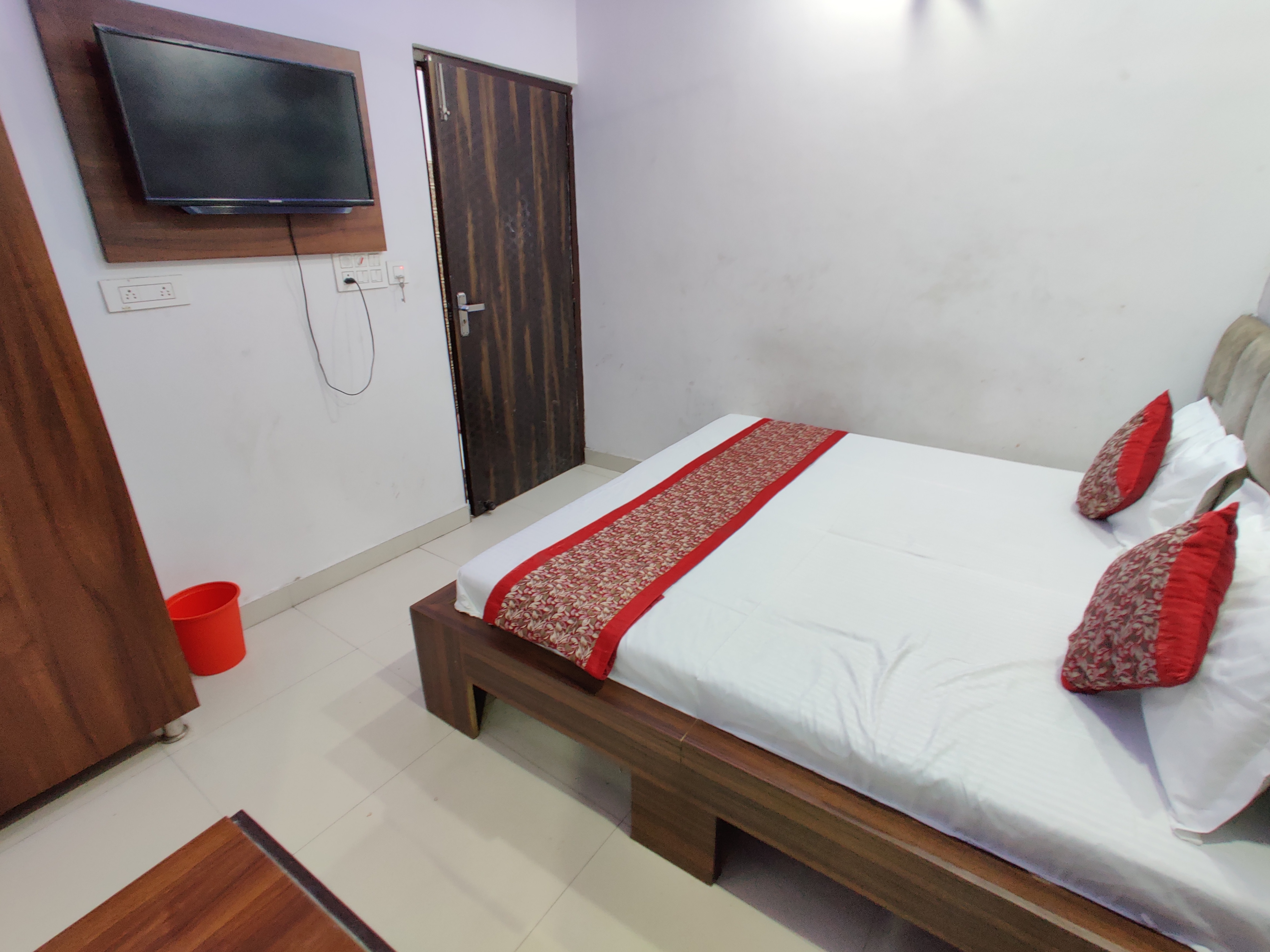 Agam Guest House - Tap to explore photos