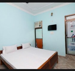 Deluxe Room ( Non AC )