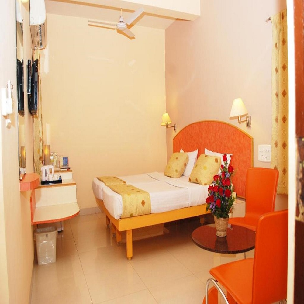 Hotel Pandian - Tap to explore photos
