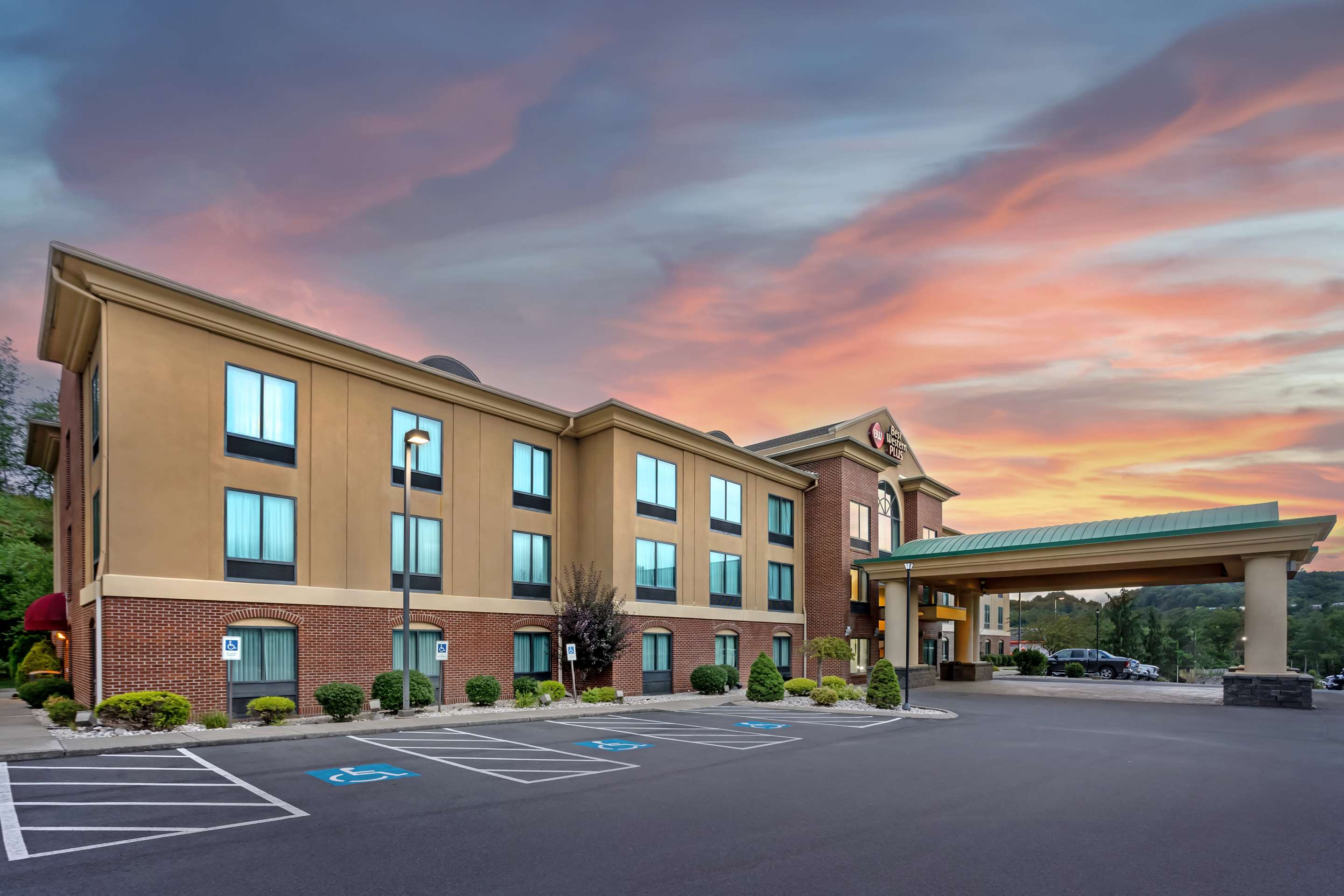 Best Western Plus Clearfield - Tap to explore photos