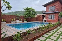 Zamba Holiday Home and Tent Camping, Murud Janjira