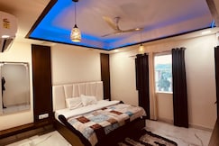 Taj Castle Homestay | Rooms & Cafe, Agra