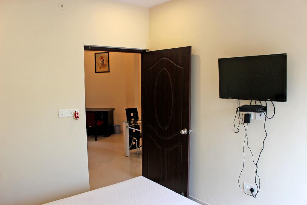 Executive Inn Unit 3 - Tap to explore photos
