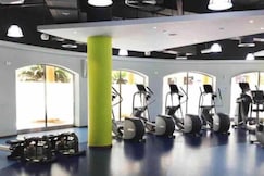 Urban Panda SkyView Hostel JBR, دبى