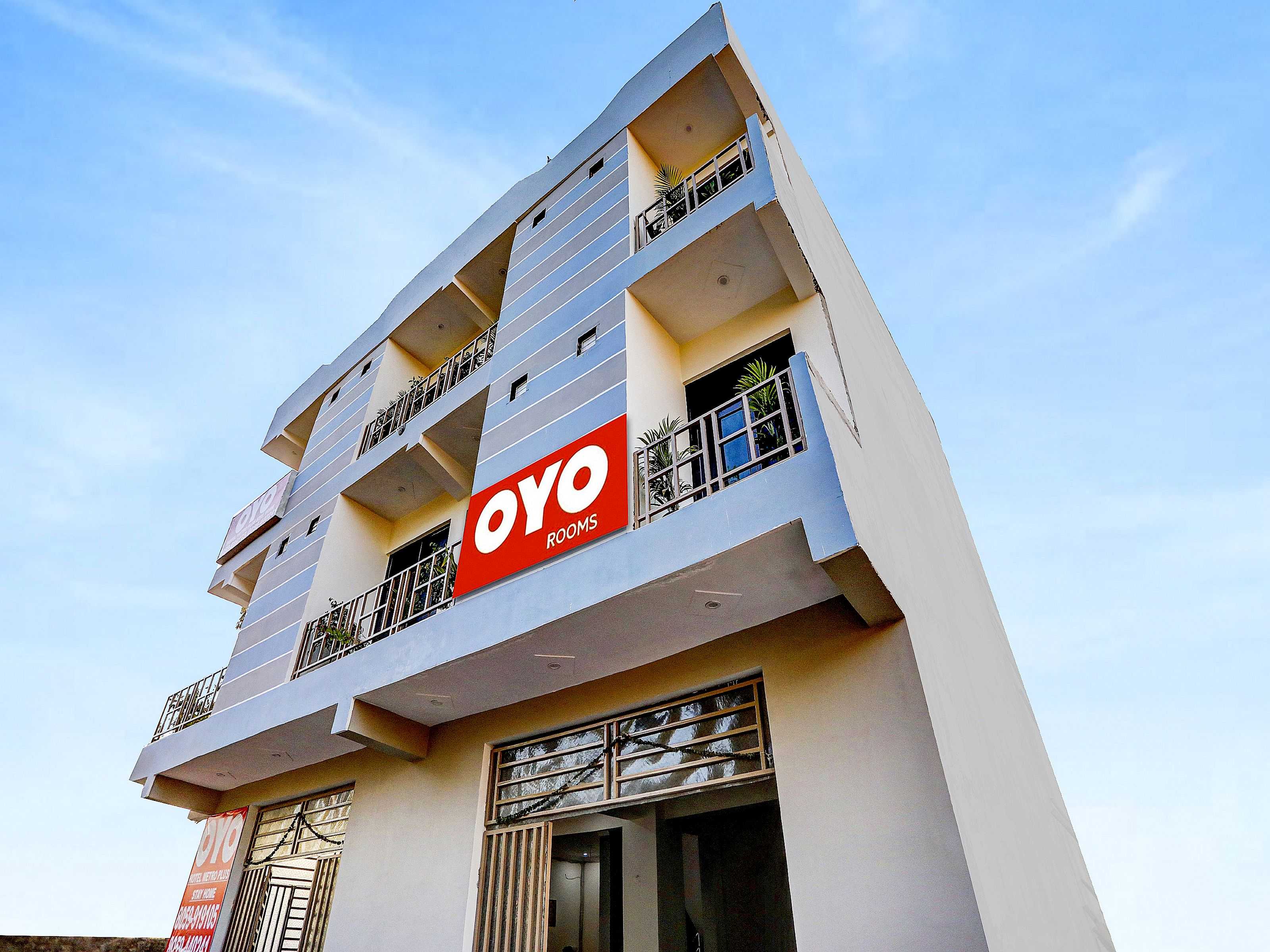 Hotel O Metro Plus Near Nangloi Metro Station - Tap to explore photos