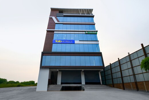 FabHotel RR Living Grand- Nr Shivalayam Temple-Manikonda