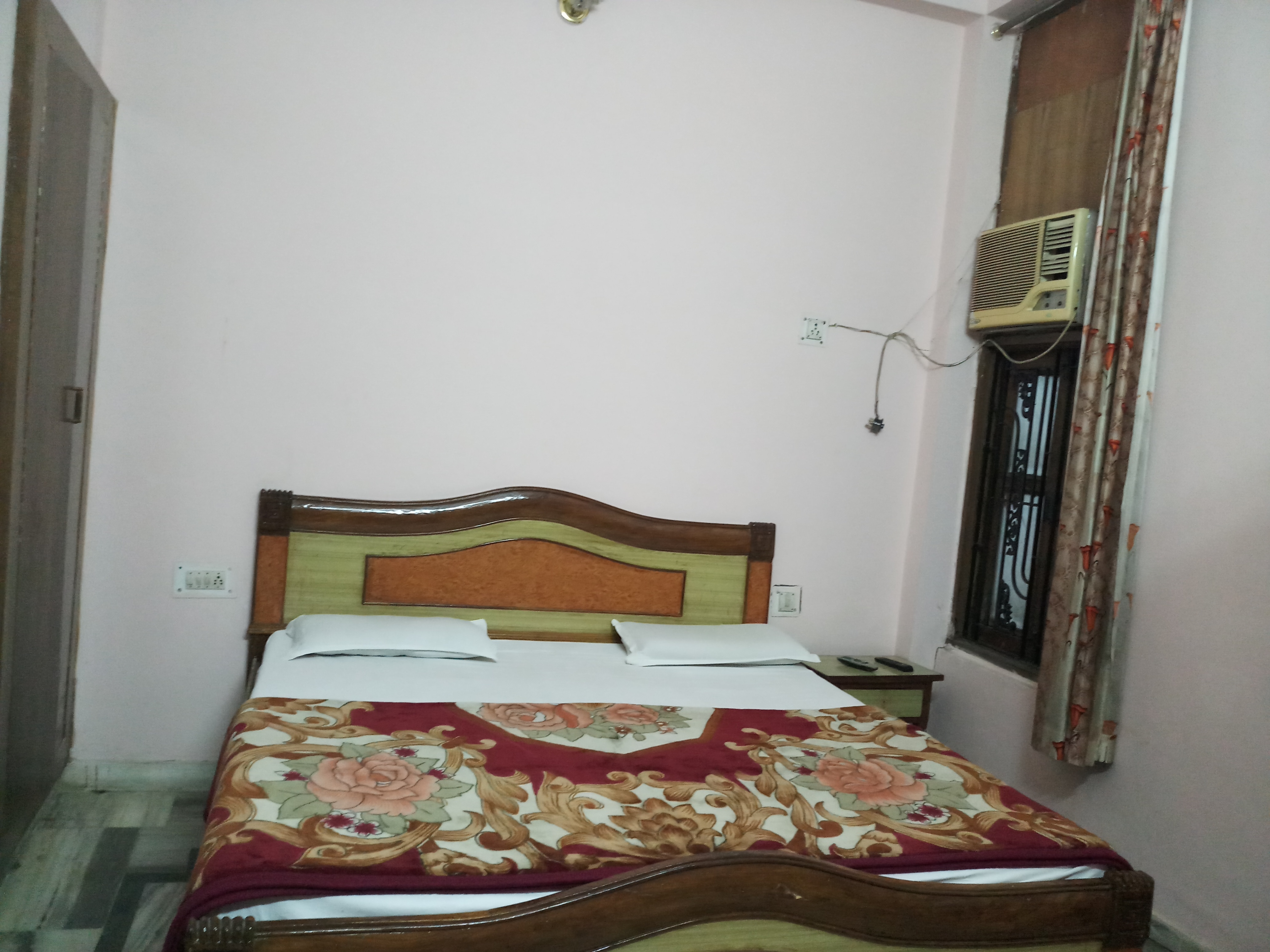 Hotel Satkar - Tap to explore photos