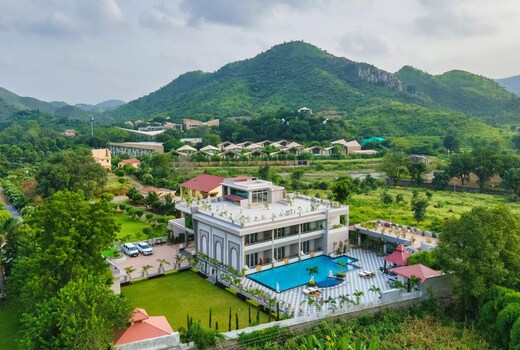 Mountain Creek Villa |Entire 6 BHK with Pool