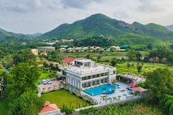 Mountain Creek Villa |Entire 6 BHK with Pool, Udaipur