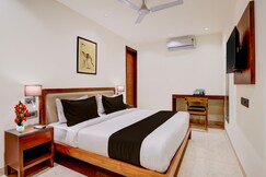 Super Townhouse Oak Sector 31 Noida, Noida