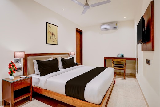 Super Townhouse Oak Sector 31 Noida