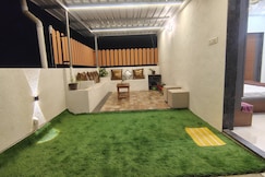 Katke s Homestay Rooftop Terrace Studio, Solapur