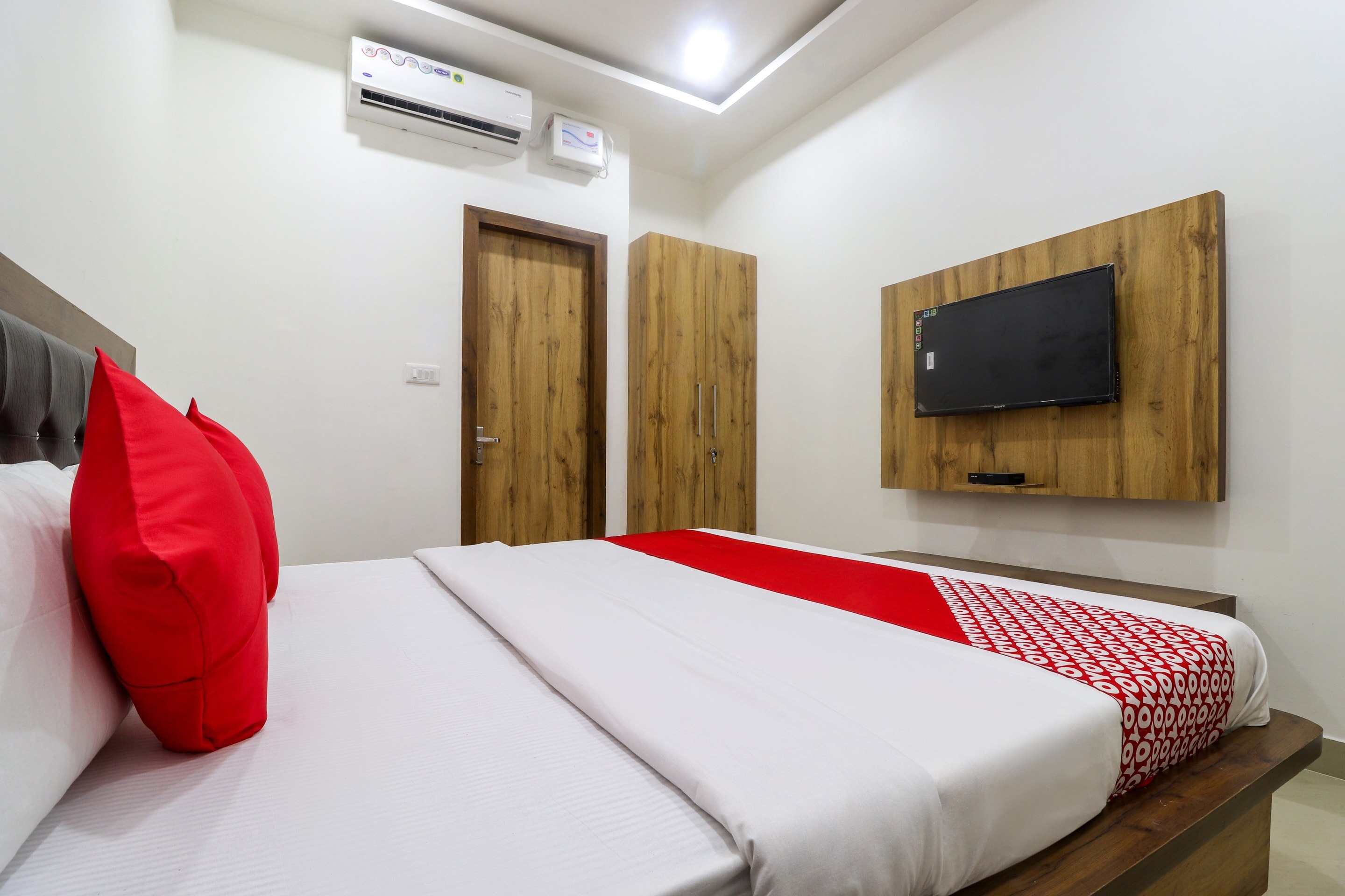 Hotel O Vrindavan Inn Near Lulu Mall - Tap to explore photos