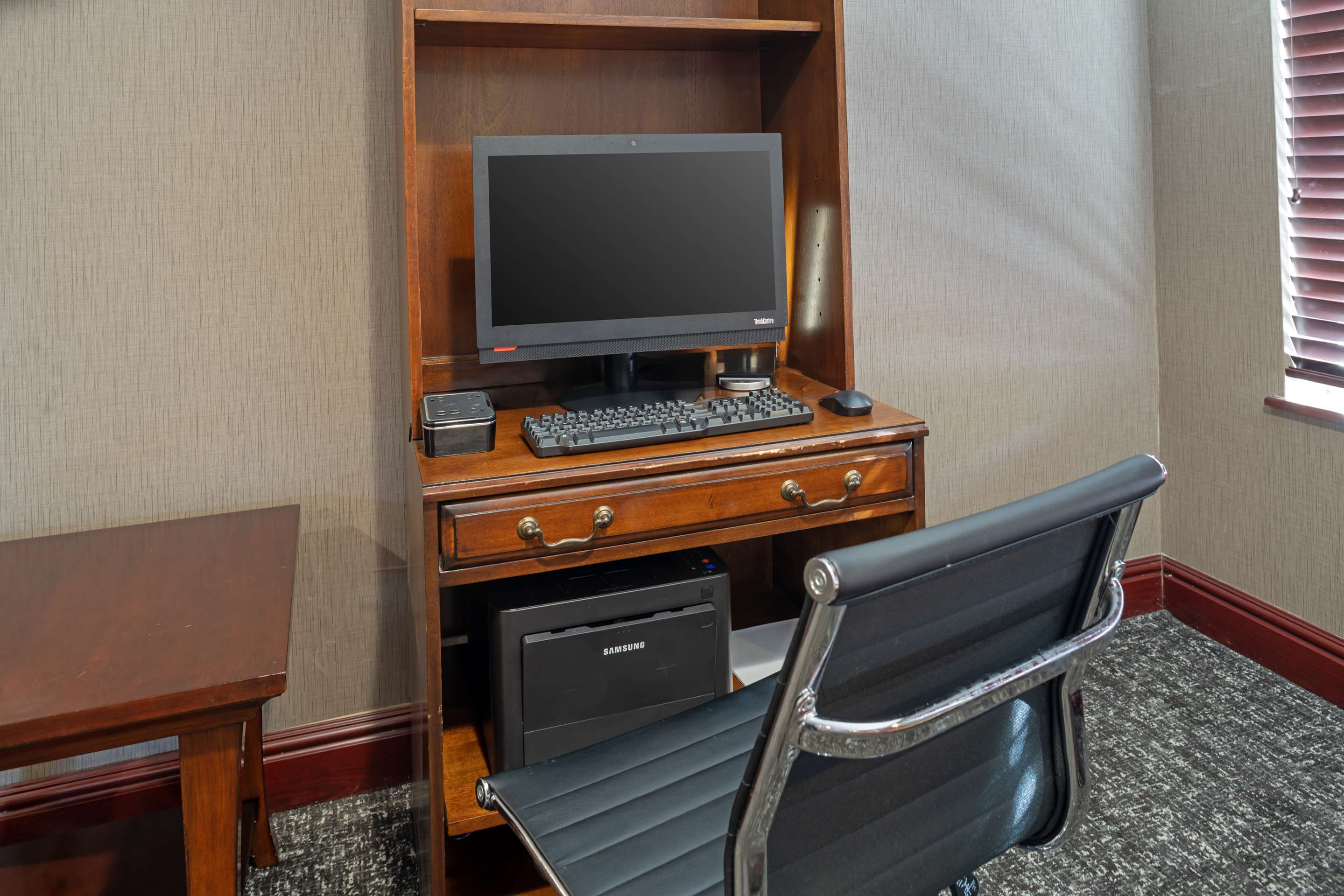 Best Western Plus Cascade Inn & Suites - Tap to explore photos