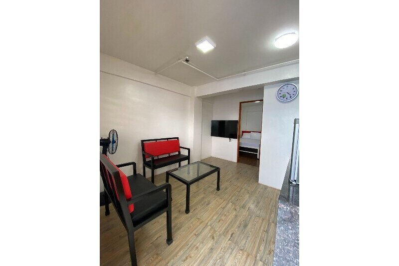 Vaccinated Staff - Capital O 806 Pattaui Residences - Tap to explore photos