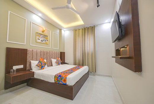 FabHotel Relax Inn Palace