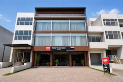 Super Townhouse by OYO Old Kalka Ambala Road Formerly Viraj inn, Mohali