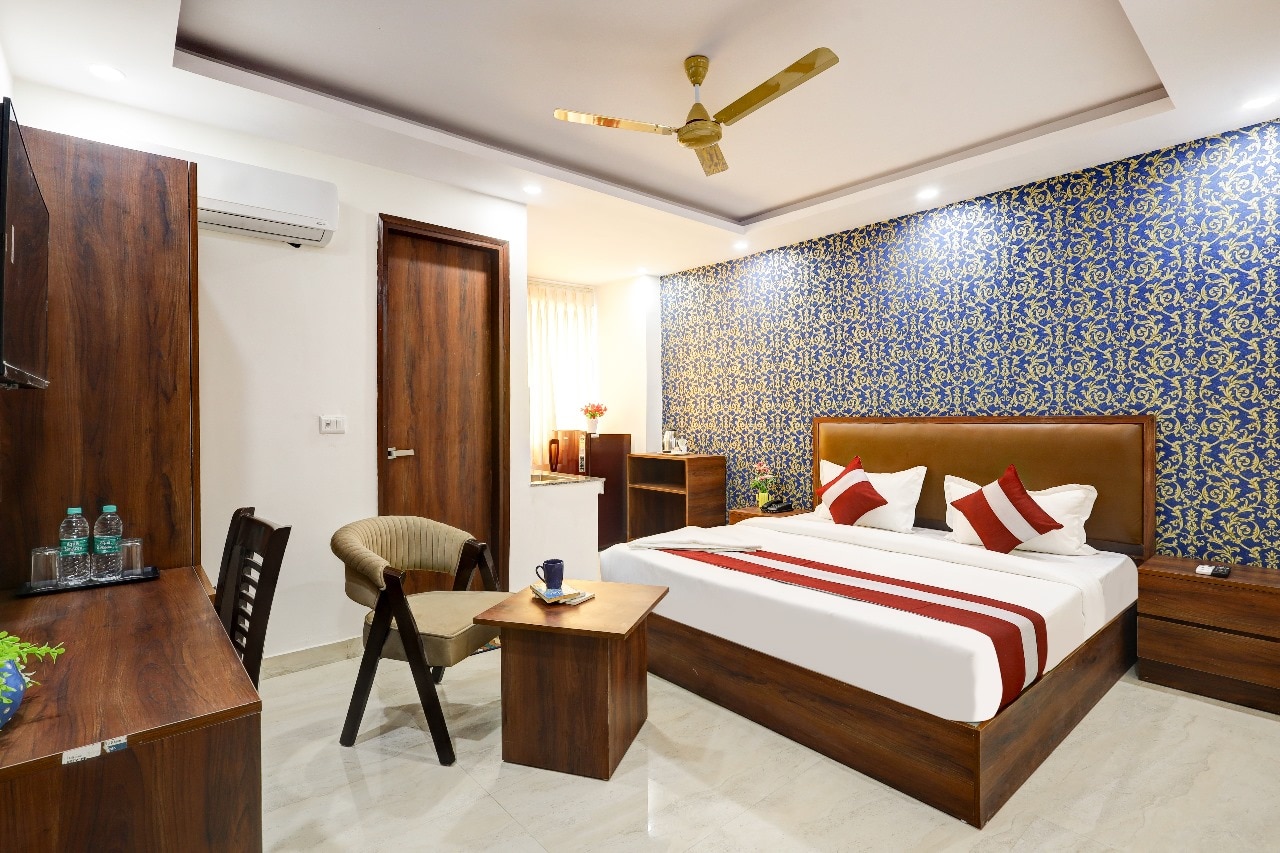 Hotel The Venice- Near Indraprastha Apollo Hospital - Tap to explore photos