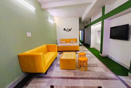Yellow House 2BHK AC Homestay