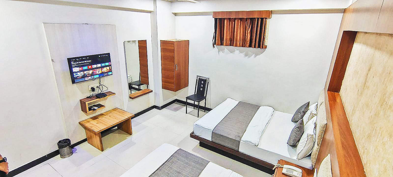 Hotel Anushri Villa - Tap to explore photos