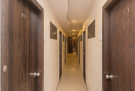 Hotel O Golden Nest Near Chhatrapati Shivaji International Airport