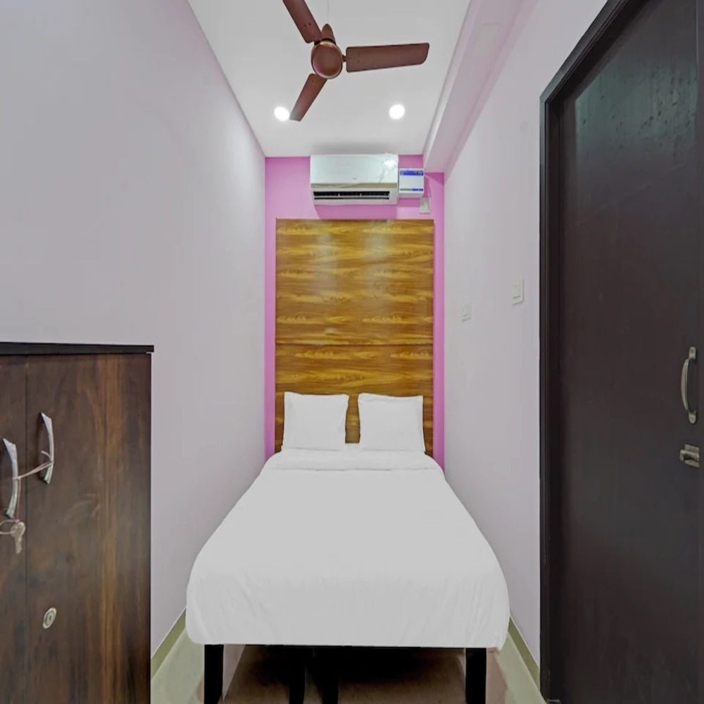 Pavis Service Apartment - Tap to explore photos