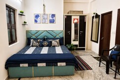 Kishori Kunj Just Bankey Bihari 2 min walk, Vrindavan