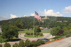 Holiday Inn Express & Suites PEEKSKILL-LOWER HUDSON VALLEY, Westchester