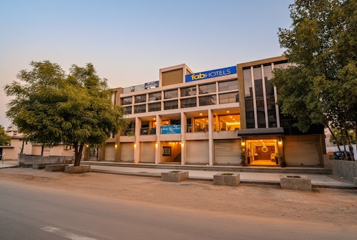 FabHotel Relax - opp. Hotel Leela