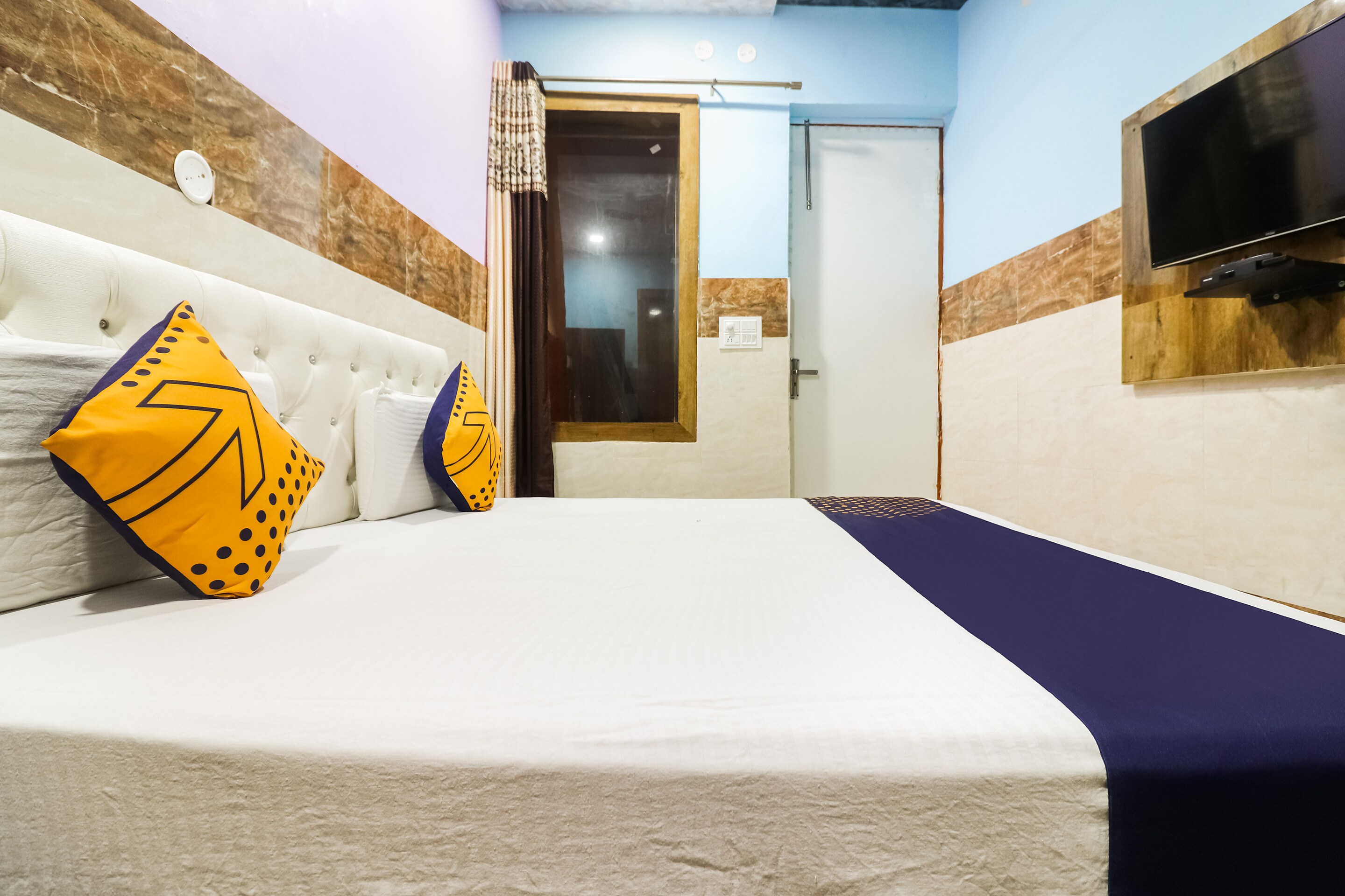 Hotel O 807756 Yash Hotel - Tap to explore photos