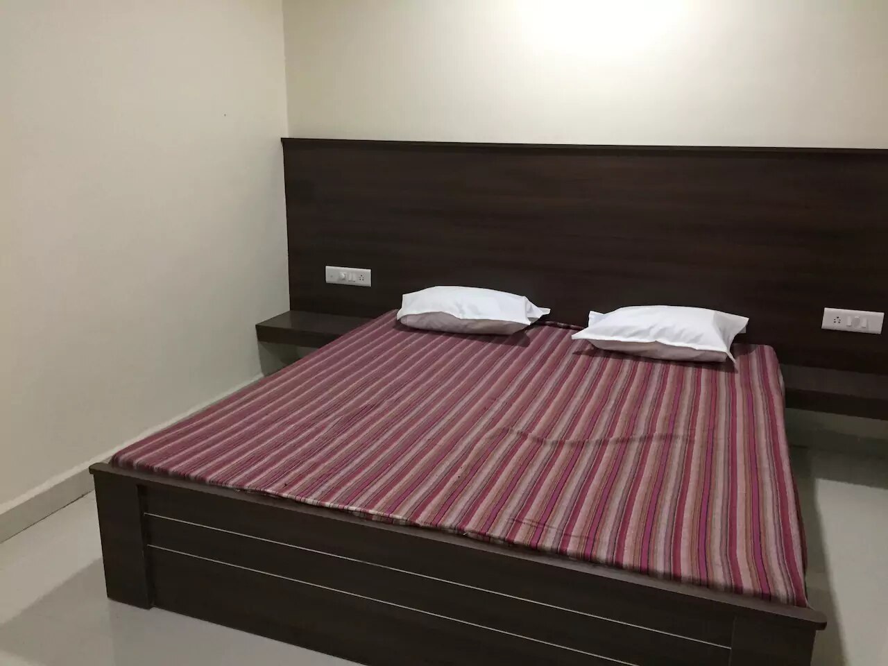 Sumiran's Guest House - Tap to explore photos