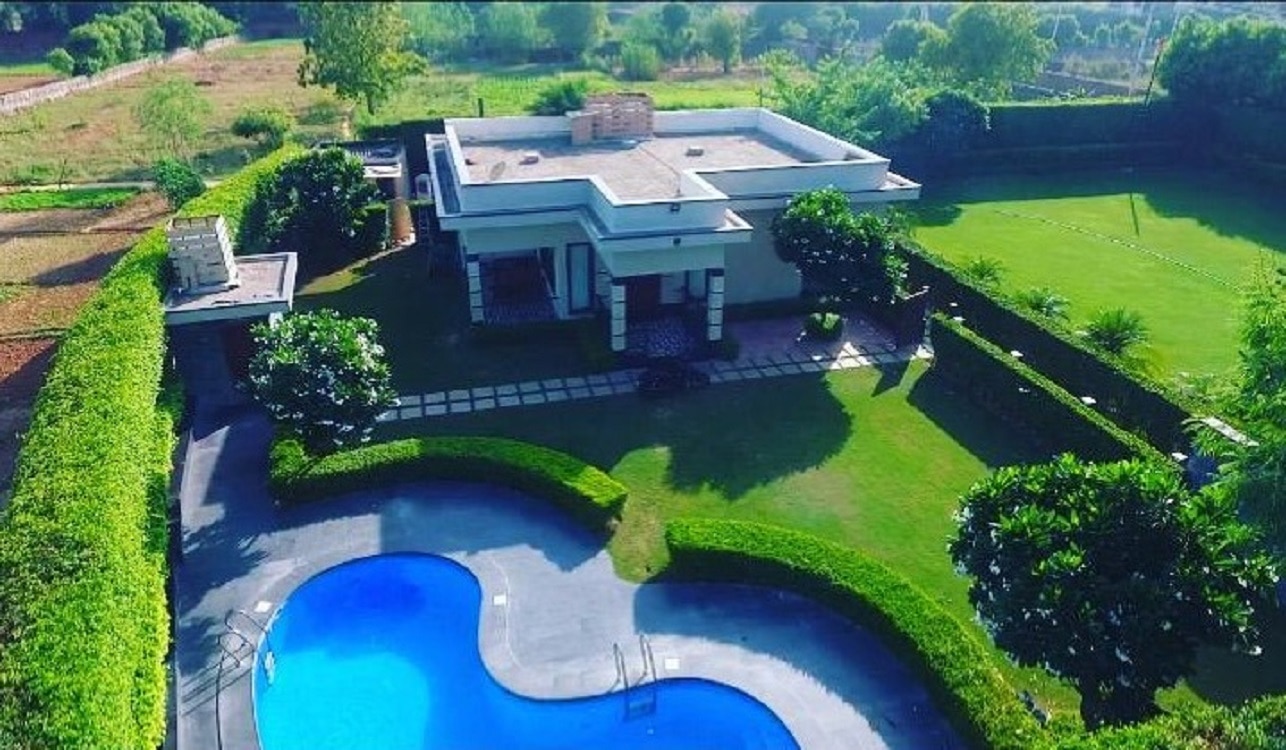 Duke Farms Asola | Pool Villa - Tap to explore photos