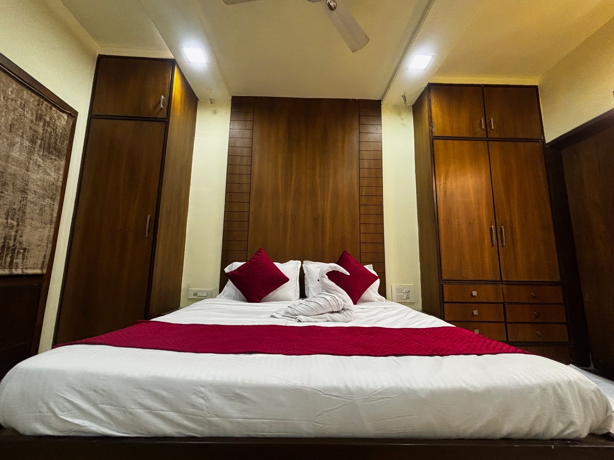 JK ROOMS THAKUR GALAXY - Tap to explore photos
