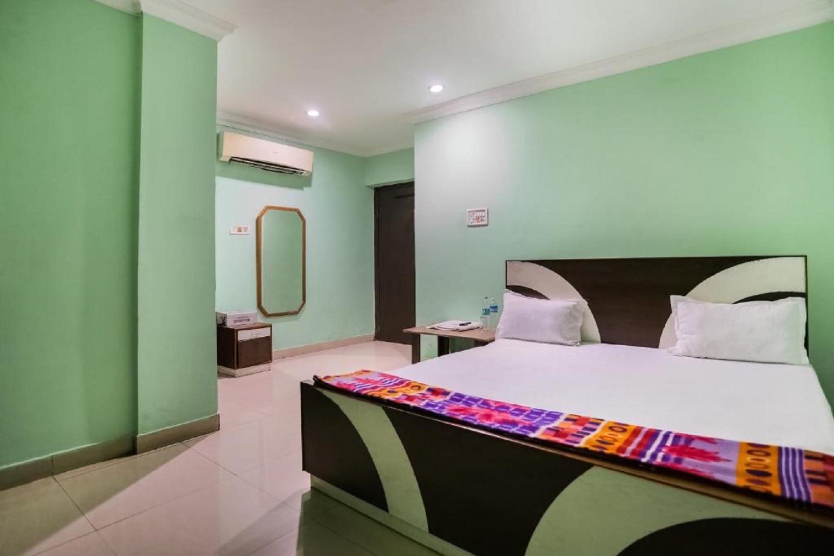 HotelG9 - Tap to explore photos