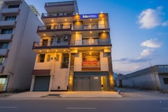 Fabhotel Coco Tree, Noida