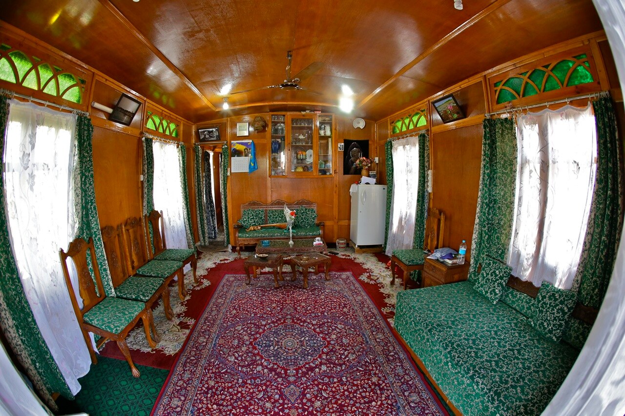 Houseboat Green View - Tap to explore photos