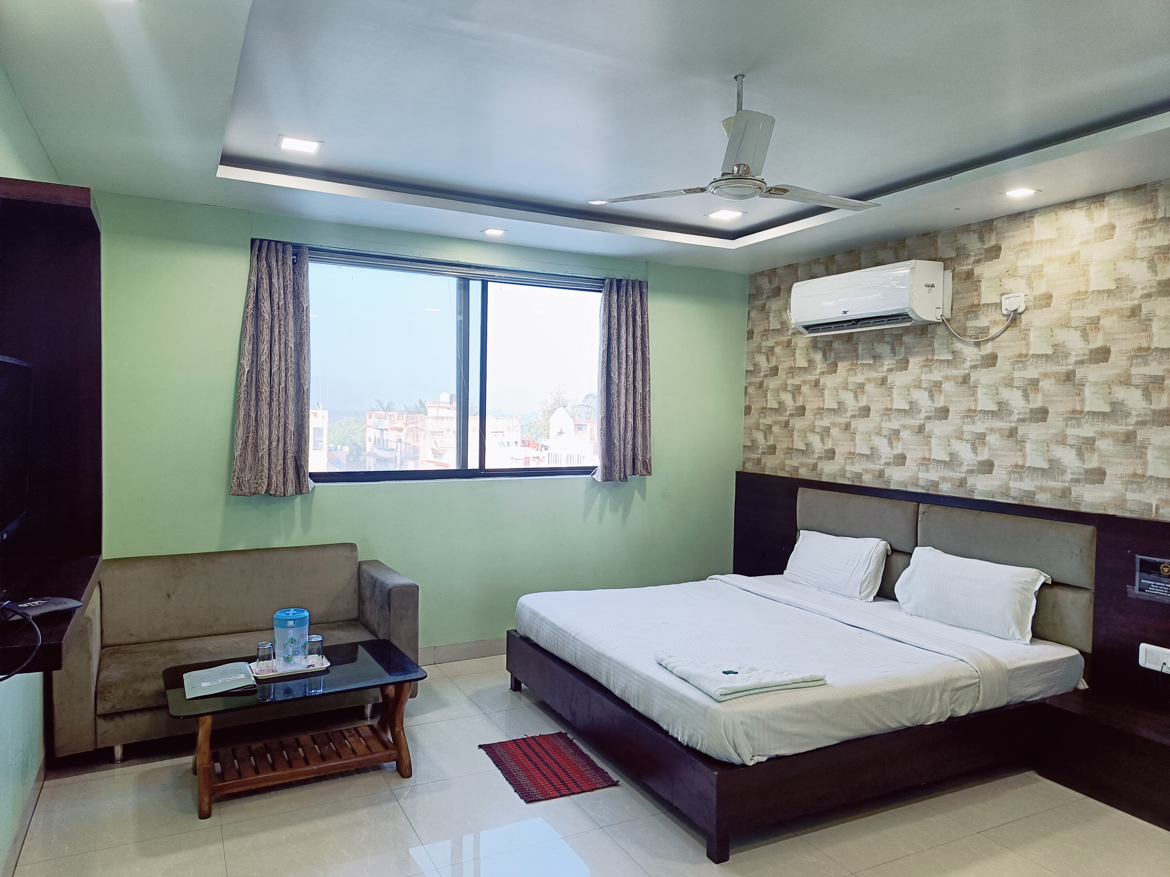 Hotel Vallabh Vilas - Tap to explore photos