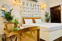 Vintage Banaras Stay | Spacious Room & Kitchen, Varanasi