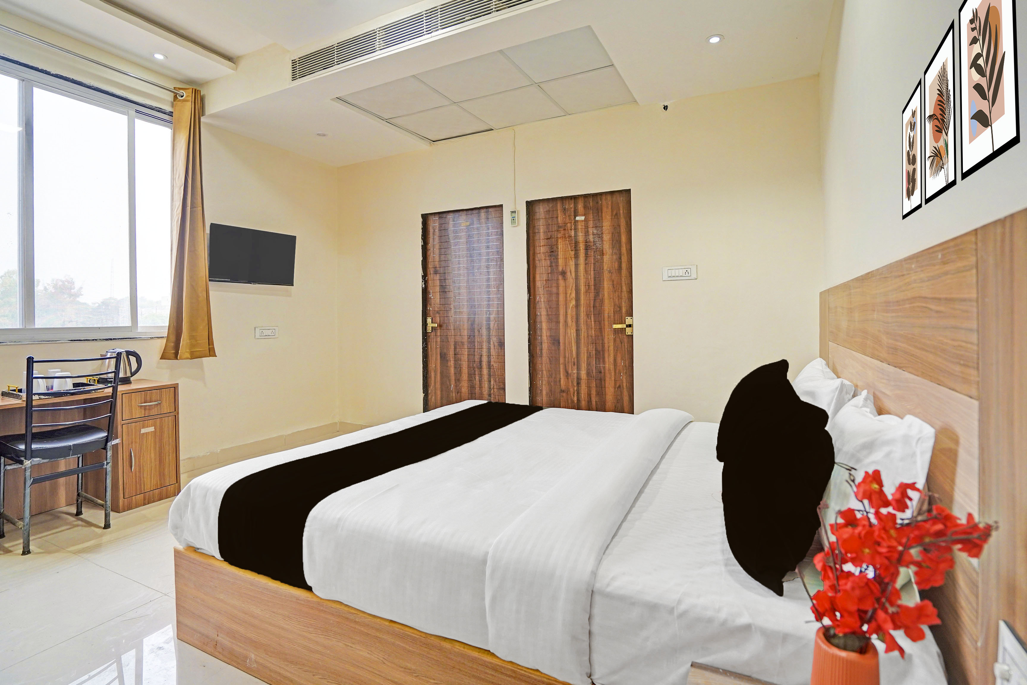 Super Hotel O Kalpi Road Formerly Hotel Gajanand - Tap to explore photos