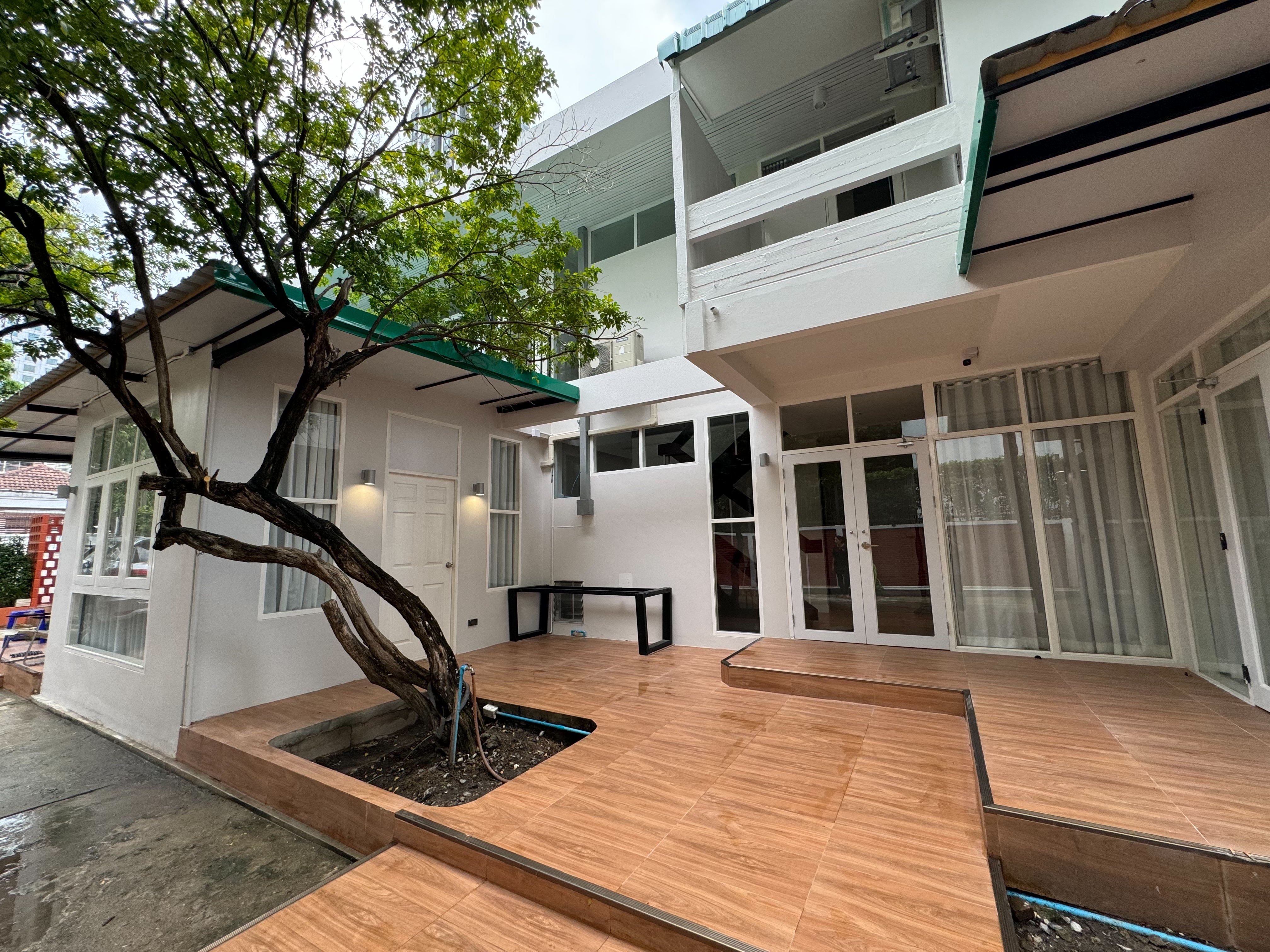 EM HOME Sukhumvit Bangkok - near Shopping and Train Stations - Tap to explore photos