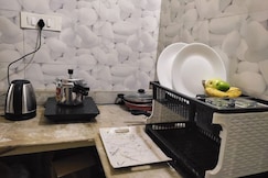 Tiny cozy Studio Room(Ac) 1Km from Airport, Kolkata