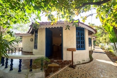 Unique 3BR W Pvt Pool Kitchen Arambol Hill View, Goa