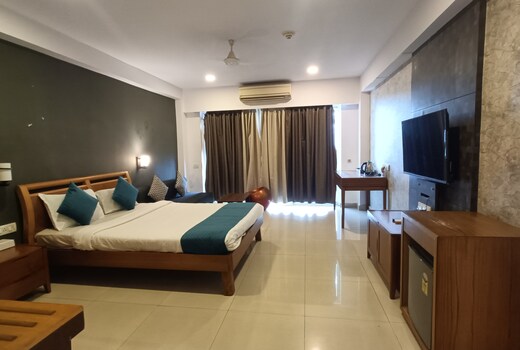 Couple Friendly Deluxe Studio Apartment