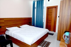 Divine kunjas stay, Rishikesh
